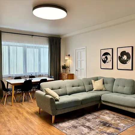 Apartment Stay, 3-bedroom & Free Parking! *