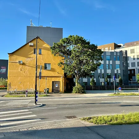 3br With Free Wifi & Parking Lägenhet *