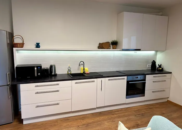 3br With Free Wifi & Parking Lägenhet